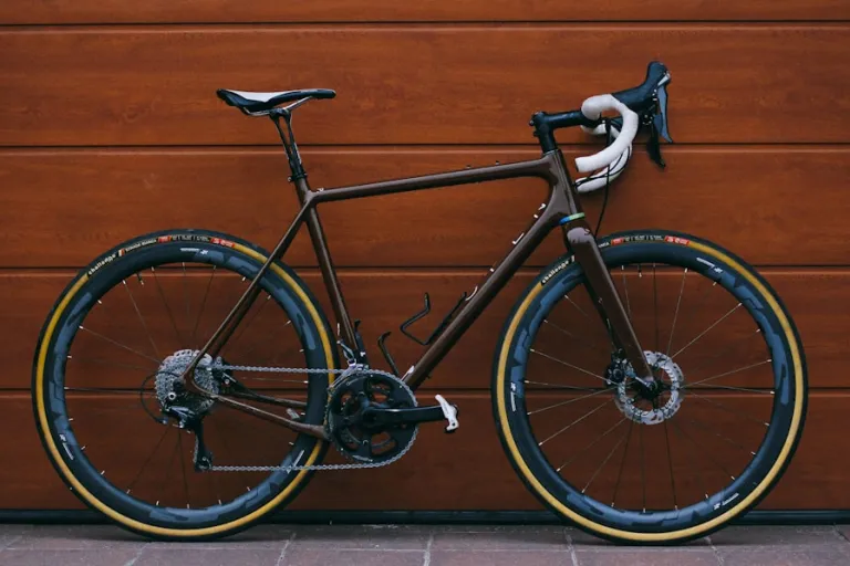 vélo gravel - Photo de Dmitrii Vaccinium